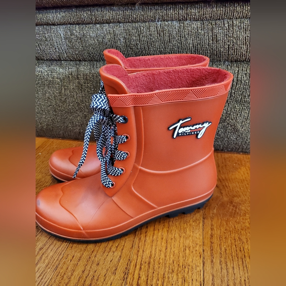 Tommy Hilfiger Red Rain Rubber Boots W/faux Fur Lining Size 9M